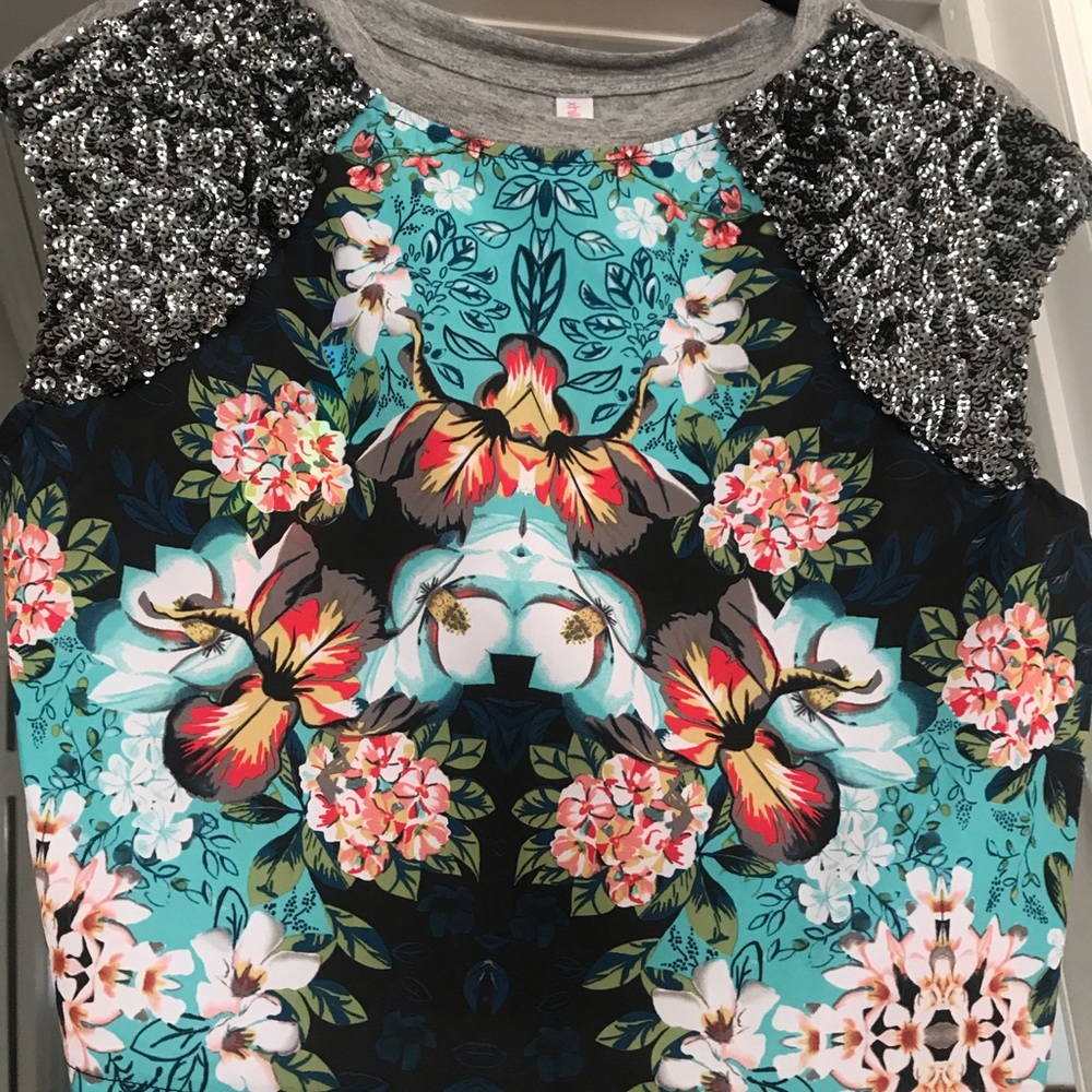 Crop top, no tags but never worn. No flaws